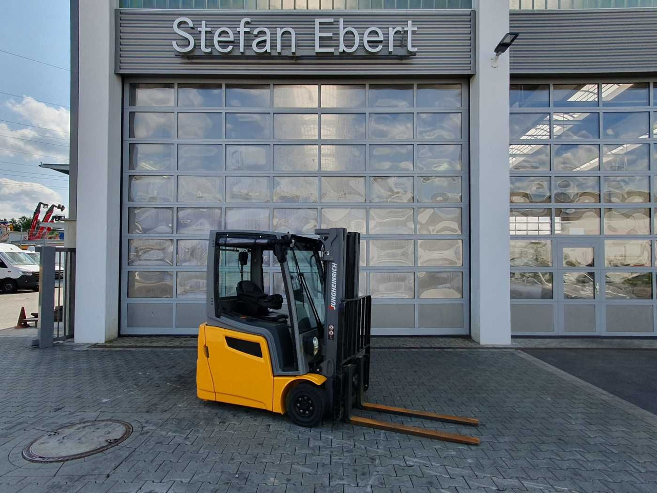 Jungheinrich EFG 215 / Triplex: 4.25m! / SS / nur 3.488h! - Xe nâng điện: hình 1 Jungheinrich EFG 215 / Triplex: 4.25m! / SS / nur 3.488h! - Xe nâng điện: hình 1