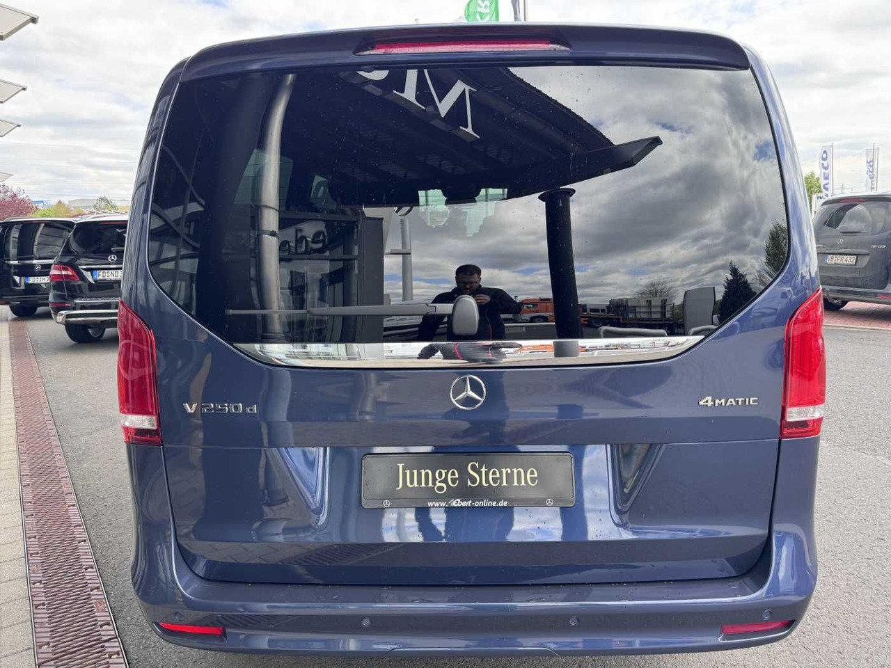 Mercedes-Benz V 250 d EDITION 4MATIC AMG DISTRONIC AHK Tisch - Máy móc khác: hình 5 Mercedes-Benz V 250 d EDITION 4MATIC AMG DISTRONIC AHK Tisch - Máy móc khác: hình 5