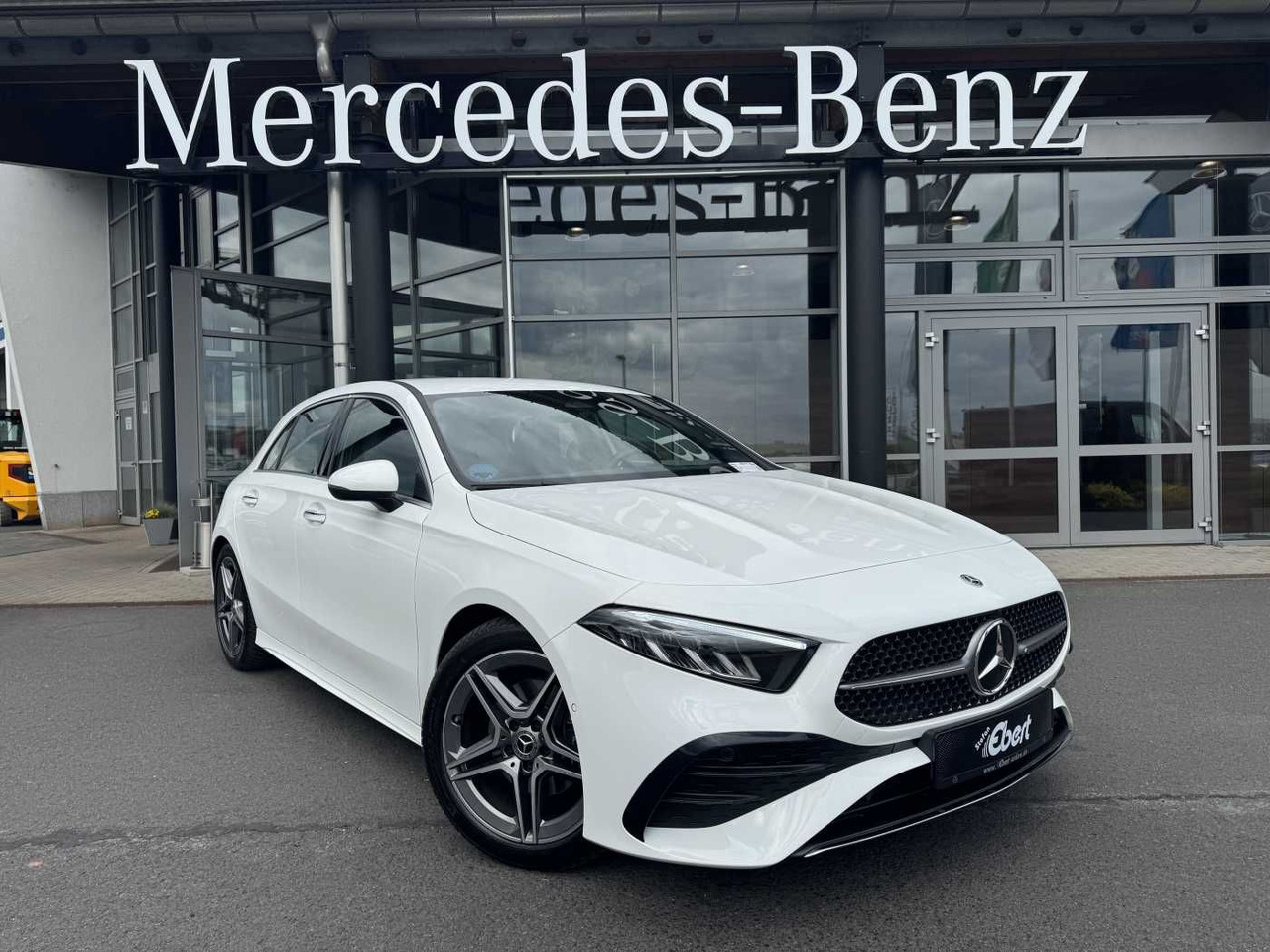 Mercedes-Benz A 200d AMG+AHK+Ambiente+RFK+MBUX+LED+IHC - Sedan: hình 1 Mercedes-Benz A 200d AMG+AHK+Ambiente+RFK+MBUX+LED+IHC - Sedan: hình 1