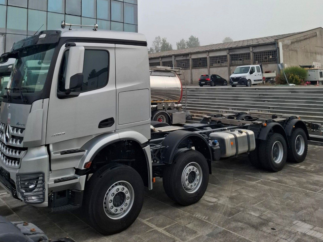 Mercedes-Benz Arocs 4153 8x4 Fahrgestell - Xe tải khung gầm: hình 1 Mercedes-Benz Arocs 4153 8x4 Fahrgestell - Xe tải khung gầm: hình 1