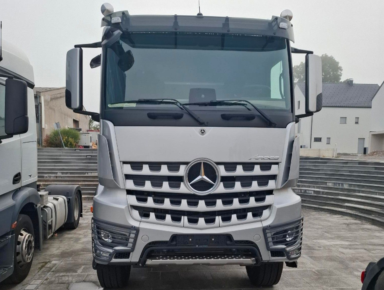 Mercedes-Benz Arocs 4153 8x4 Fahrgestell - Xe tải khung gầm: hình 2 Mercedes-Benz Arocs 4153 8x4 Fahrgestell - Xe tải khung gầm: hình 2