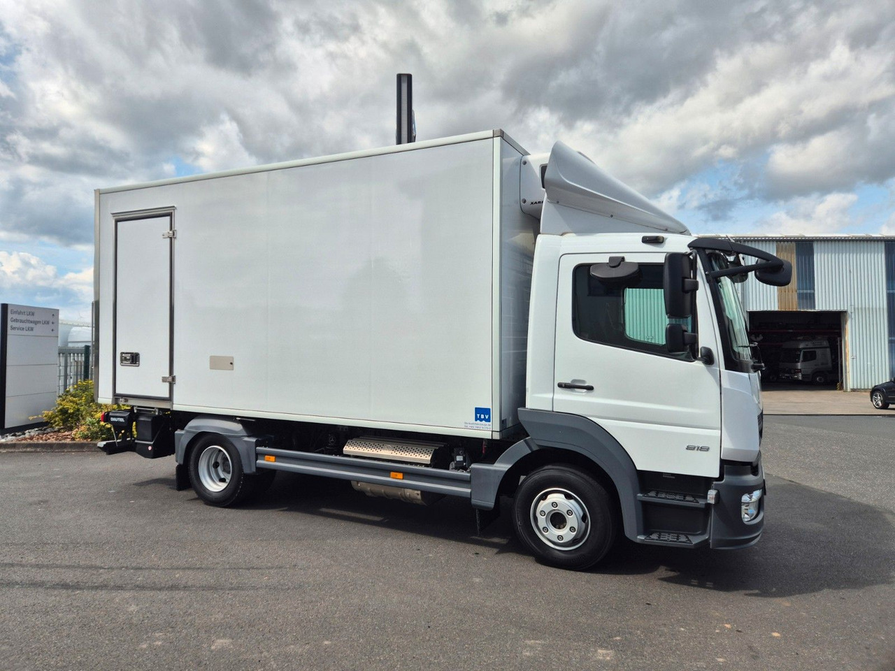 Mercedes-Benz Atego 818 L Kühlkoffer + LBW Carrier Xarios 6 - Xe van đông lạnh: hình 4 Mercedes-Benz Atego 818 L Kühlkoffer + LBW Carrier Xarios 6 - Xe van đông lạnh: hình 4