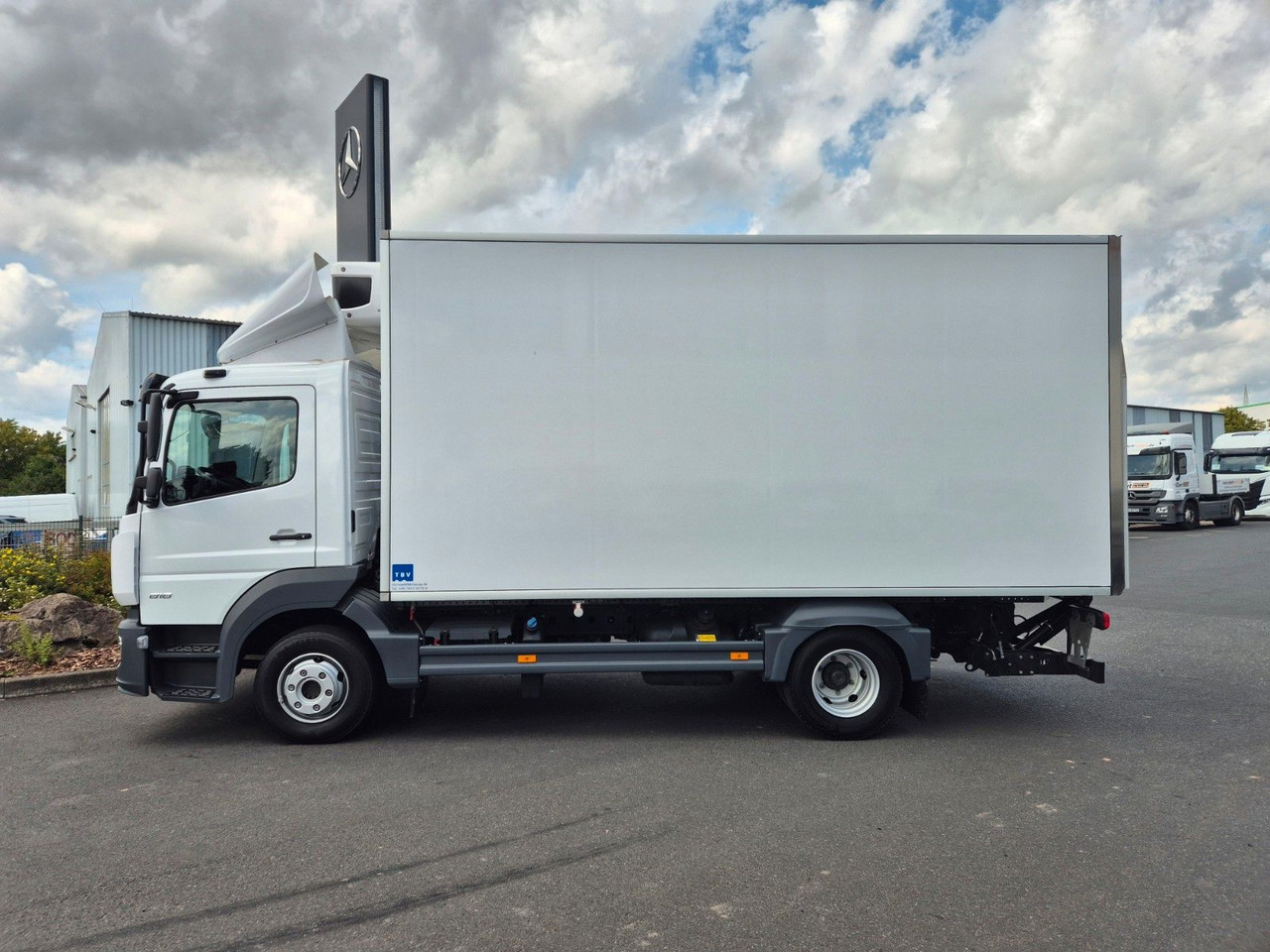 Mercedes-Benz Atego 818 L Kühlkoffer + LBW Carrier Xarios 6 - Xe van đông lạnh: hình 5 Mercedes-Benz Atego 818 L Kühlkoffer + LBW Carrier Xarios 6 - Xe van đông lạnh: hình 5