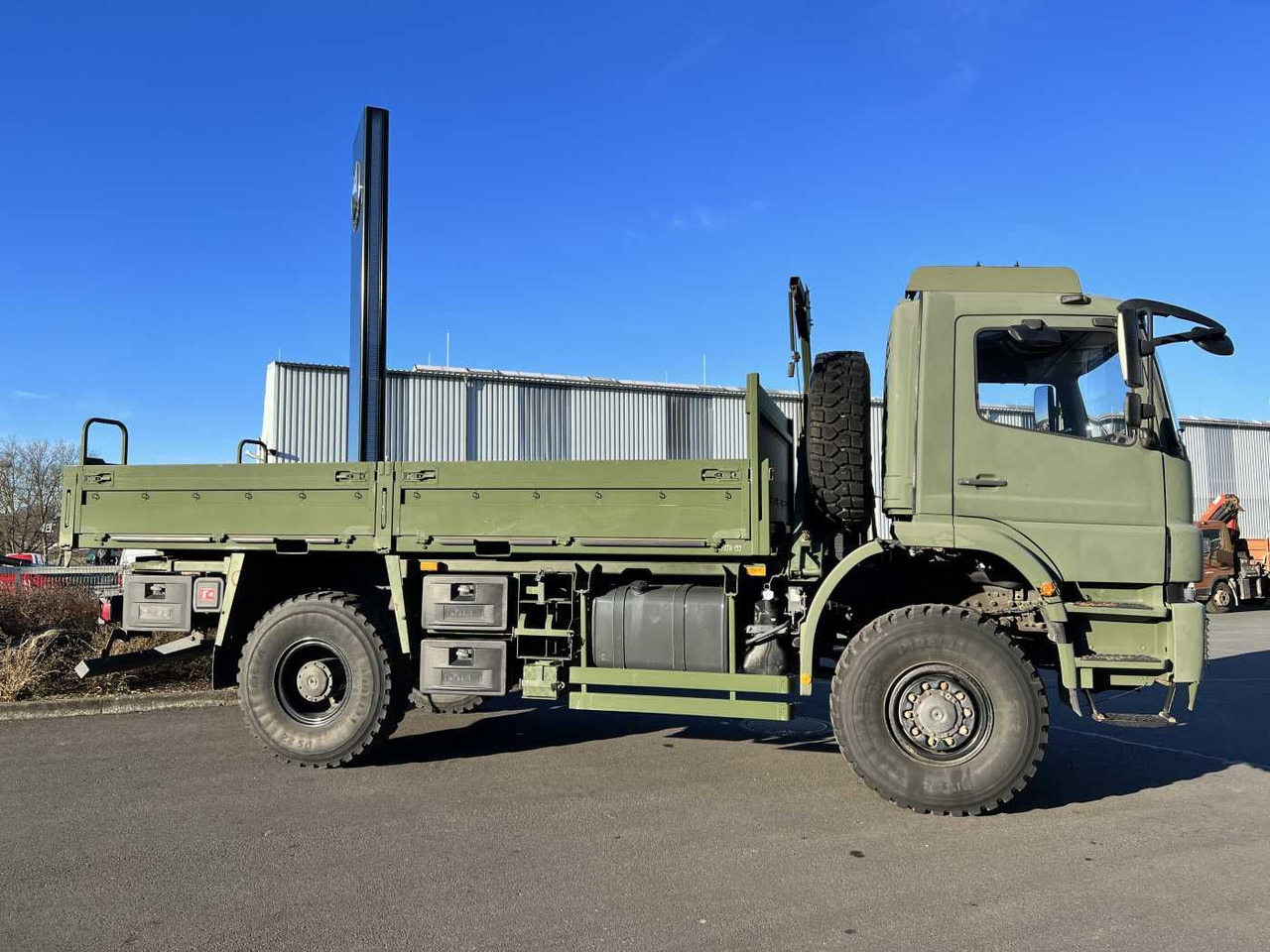 Mercedes-Benz Axor 1829 A 4x4 Pritsche - Xe tải thùng lửng/ Phẳng: hình 5 Mercedes-Benz Axor 1829 A 4x4 Pritsche - Xe tải thùng lửng/ Phẳng: hình 5