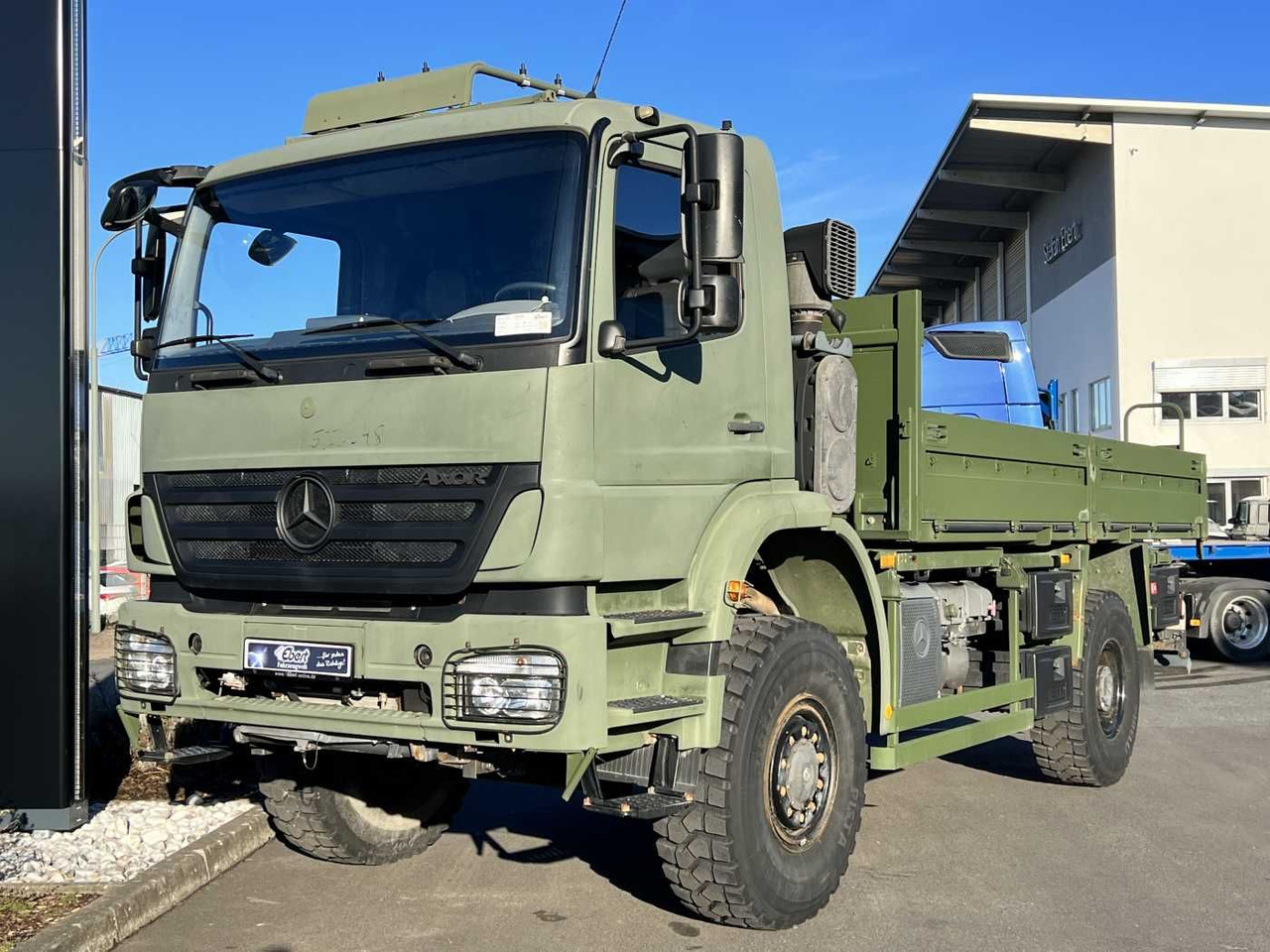 Mercedes-Benz Axor 1829 A 4x4 Pritsche - Xe tải thùng lửng/ Phẳng: hình 2 Mercedes-Benz Axor 1829 A 4x4 Pritsche - Xe tải thùng lửng/ Phẳng: hình 2