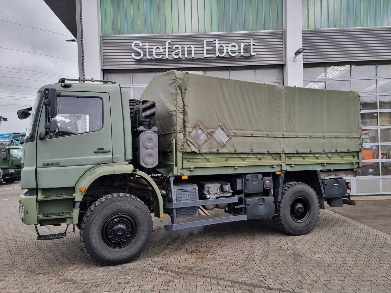 Mercedes-Benz Axor 1829 A 4x4 Pritsche/Plane 10 Stück - Xe tải thùng lửng/ Phẳng: hình 4 Mercedes-Benz Axor 1829 A 4x4 Pritsche/Plane 10 Stück - Xe tải thùng lửng/ Phẳng: hình 4