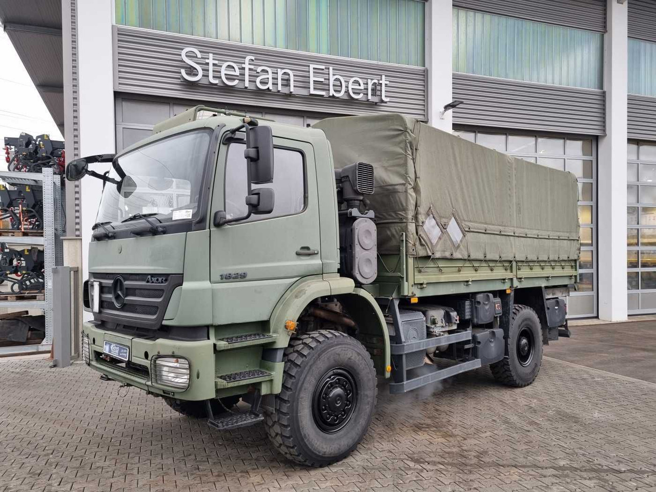 Mercedes-Benz Axor 1829 A 4x4 Pritsche/Plane 10 Stück - Xe tải thùng lửng/ Phẳng: hình 1 Mercedes-Benz Axor 1829 A 4x4 Pritsche/Plane 10 Stück - Xe tải thùng lửng/ Phẳng: hình 1