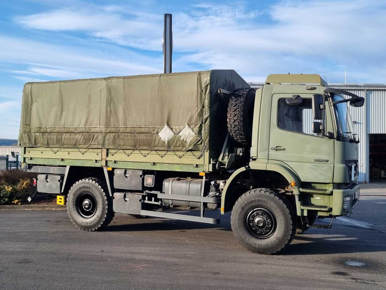 Mercedes-Benz Axor 1829 A 4x4 Pritsche/Plane 10 Stück - Xe tải thùng lửng/ Phẳng: hình 4 Mercedes-Benz Axor 1829 A 4x4 Pritsche/Plane 10 Stück - Xe tải thùng lửng/ Phẳng: hình 4
