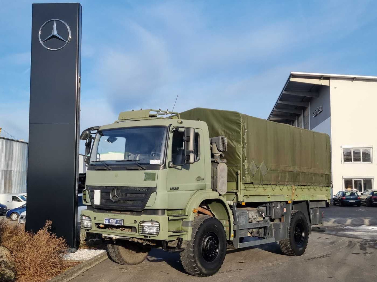 Mercedes-Benz Axor 1829 A 4x4 Pritsche/Plane 10 Stück - Xe tải thùng lửng/ Phẳng: hình 1 Mercedes-Benz Axor 1829 A 4x4 Pritsche/Plane 10 Stück - Xe tải thùng lửng/ Phẳng: hình 1