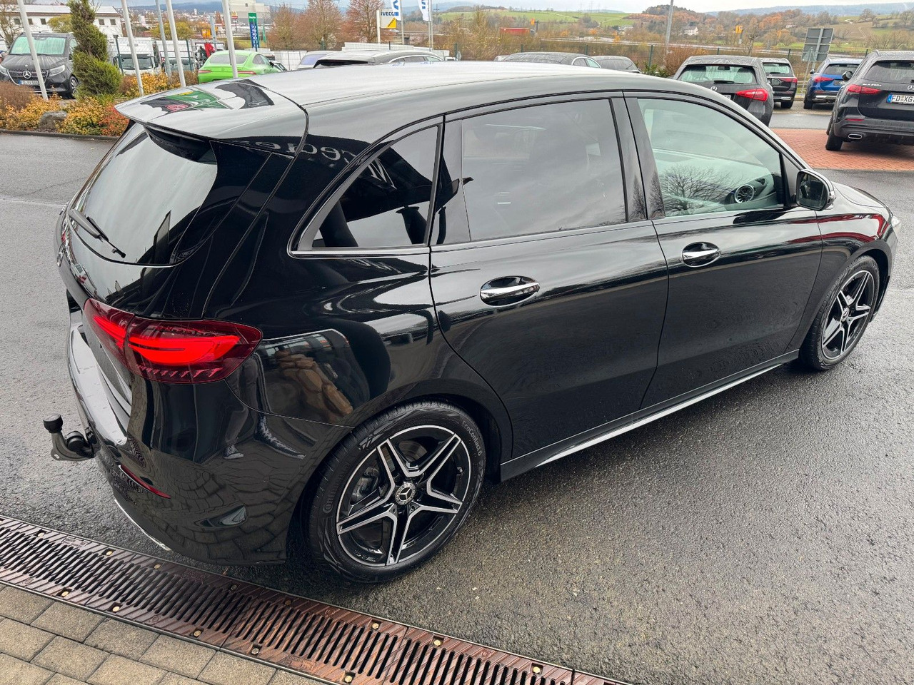 Mercedes-Benz B 200 AMG+AHK+Ambiente+RFK+MBUX+Night - Sedan: hình 3 Mercedes-Benz B 200 AMG+AHK+Ambiente+RFK+MBUX+Night - Sedan: hình 3