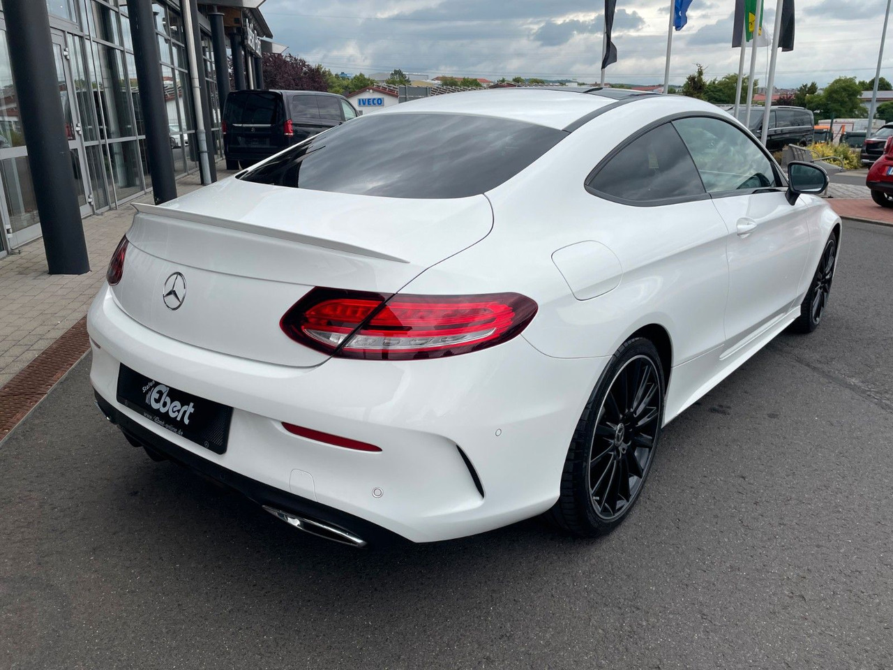 Mercedes-Benz C 220 d Coupe AMG+Pano+R-Kamera+Night+Carplay - Xe hơi: hình 4 Mercedes-Benz C 220 d Coupe AMG+Pano+R-Kamera+Night+Carplay - Xe hơi: hình 4
