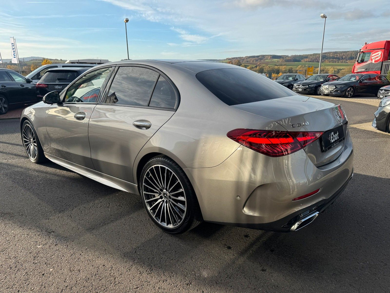 Mercedes-Benz C 300 AMG+Pano+Burmester+360+Digital+Memory - Sedan: hình 3 Mercedes-Benz C 300 AMG+Pano+Burmester+360+Digital+Memory - Sedan: hình 3