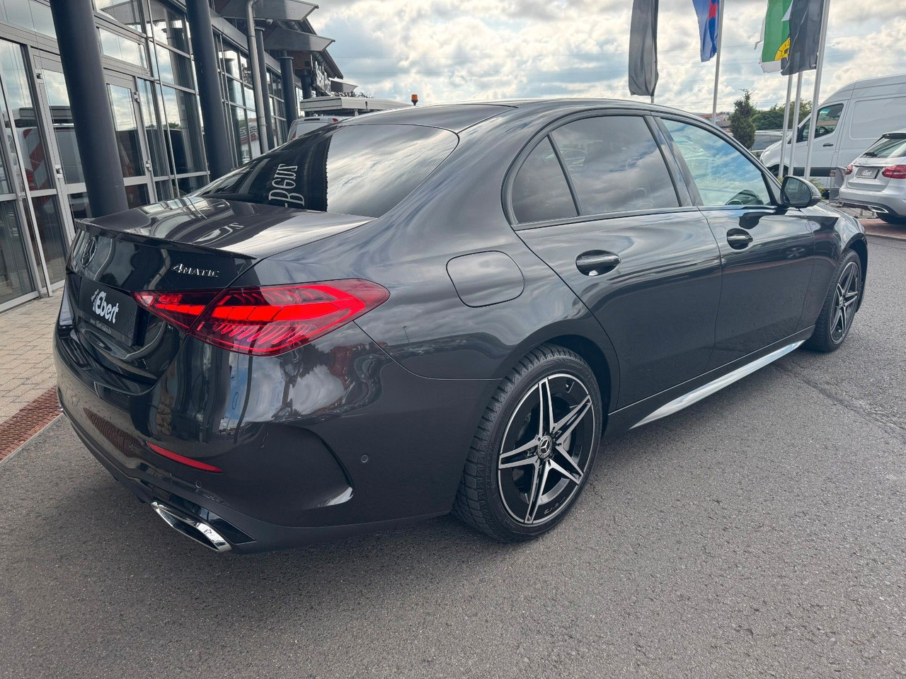 Mercedes-Benz C 400e 4M AMG+HUD+RFK+TotW+Ambiente+Night - Sedan: hình 5 Mercedes-Benz C 400e 4M AMG+HUD+RFK+TotW+Ambiente+Night - Sedan: hình 5