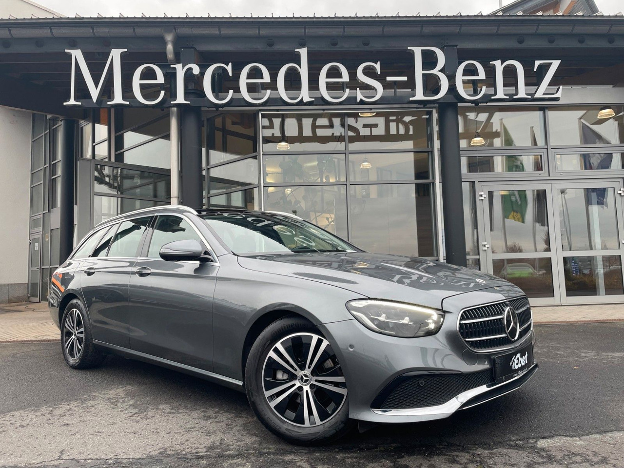 Mercedes-Benz E 220 d T Pano+Ambiente+Distr+360°+Comand+DAB - Xe wagon: hình 1 Mercedes-Benz E 220 d T Pano+Ambiente+Distr+360°+Comand+DAB - Xe wagon: hình 1