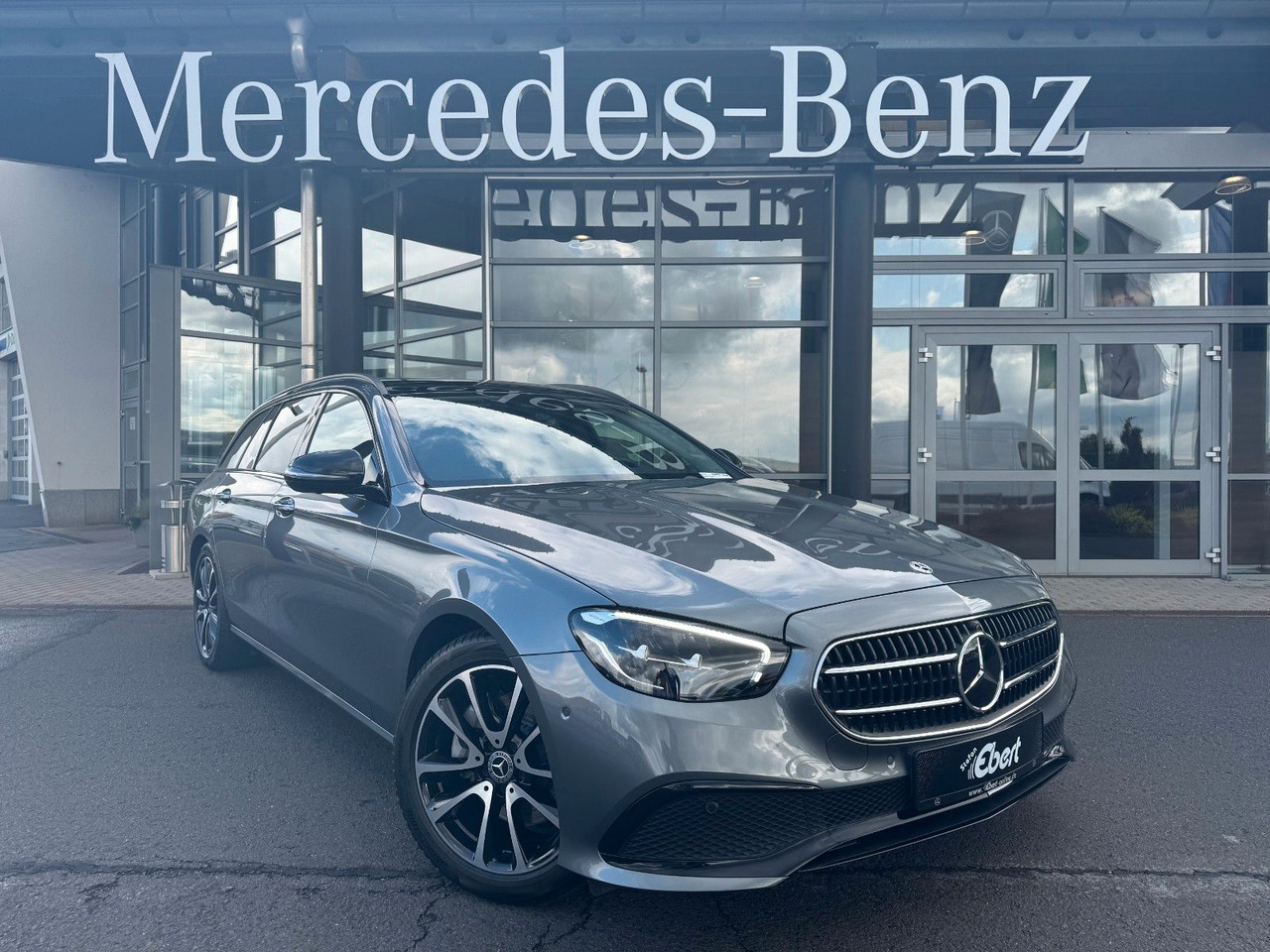 Mercedes-Benz E 220d Avantgarde+DistrPlus+Pano+Burm+360+Night - Xe wagon: hình 1 Mercedes-Benz E 220d Avantgarde+DistrPlus+Pano+Burm+360+Night - Xe wagon: hình 1