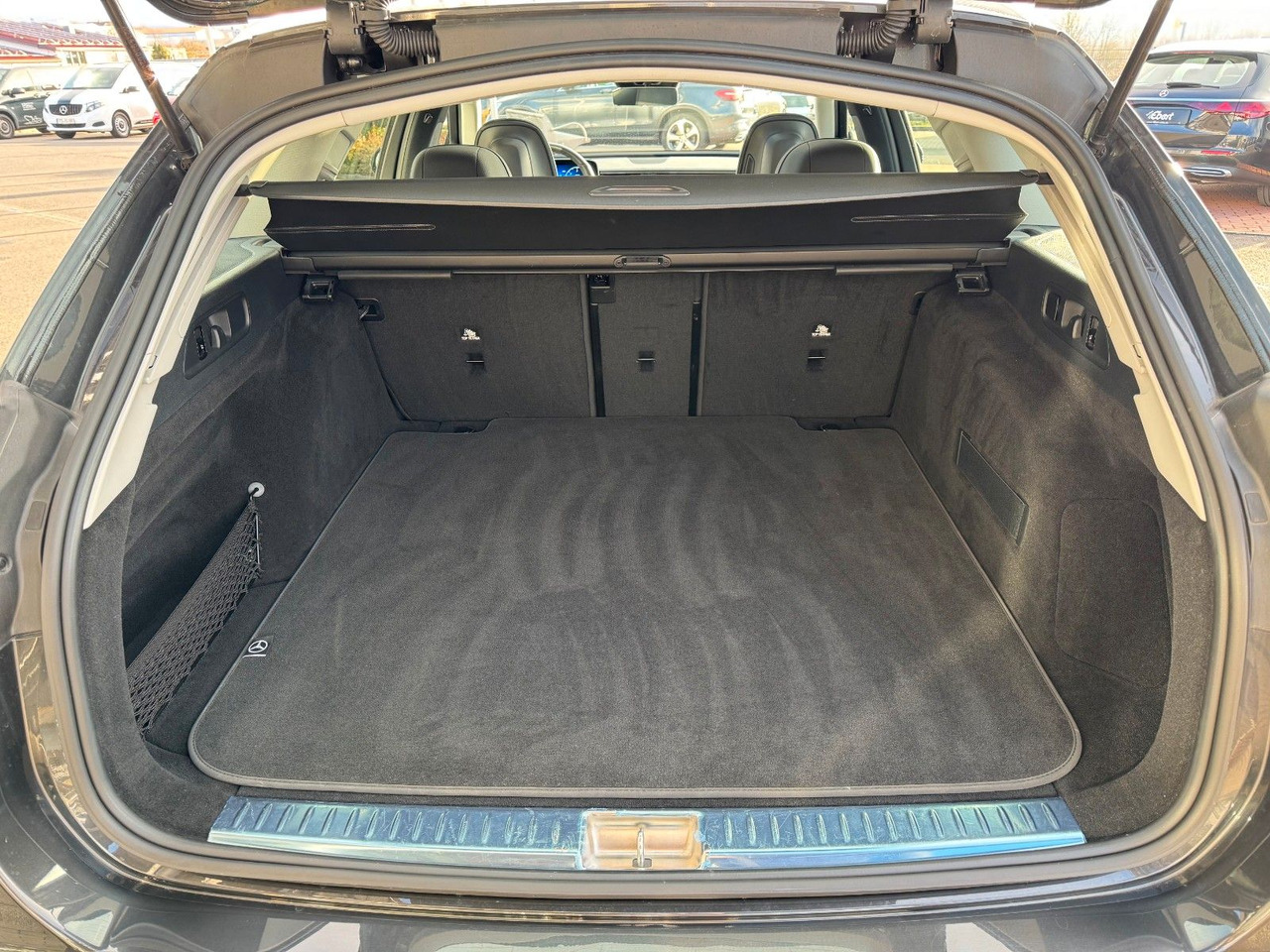 Cho thuê  Mercedes-Benz E 220d T Avantgarde+Pano+DistrPro+AHK+RFK+MBUX Mercedes-Benz E 220d T Avantgarde+Pano+DistrPro+AHK+RFK+MBUX: hình 8