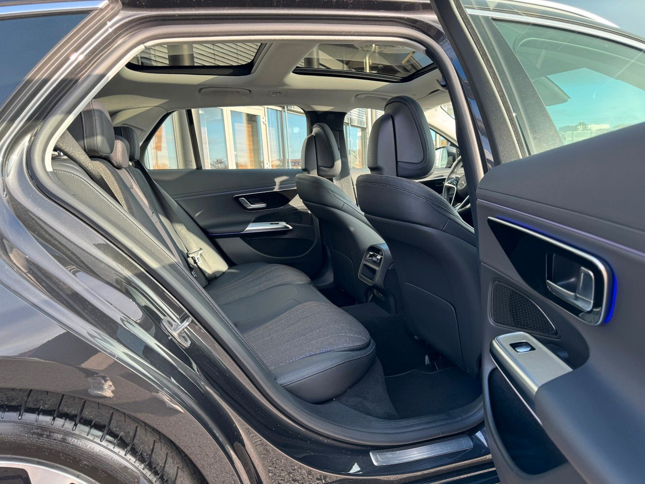 Cho thuê  Mercedes-Benz E 220d T Avantgarde+Pano+DistrPro+AHK+RFK+MBUX Mercedes-Benz E 220d T Avantgarde+Pano+DistrPro+AHK+RFK+MBUX: hình 7