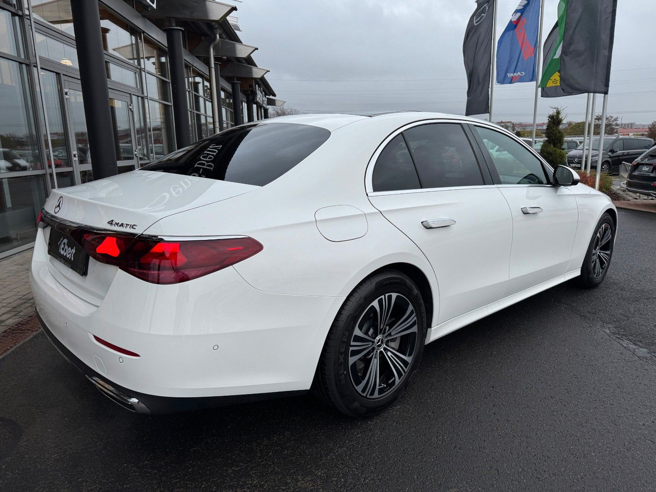 Mercedes-Benz E 450 4M Avantgarde+Pano+DistrPro+Digital+360 - Sedan: hình 5 Mercedes-Benz E 450 4M Avantgarde+Pano+DistrPro+Digital+360 - Sedan: hình 5