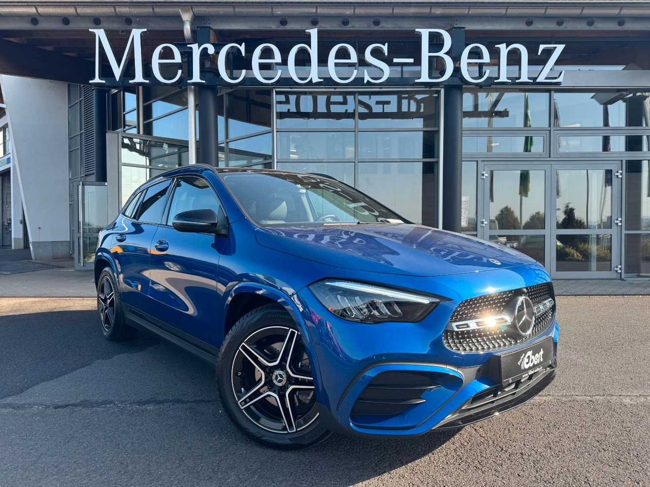 Mercedes-Benz GLA 200 AMG+PANO+DistrPlus+RFK+Night - SUV: hình 1 Mercedes-Benz GLA 200 AMG+PANO+DistrPlus+RFK+Night - SUV: hình 1