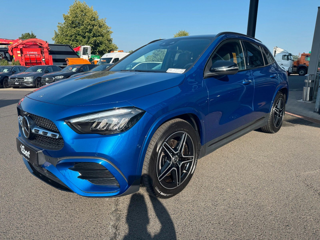 Mercedes-Benz GLA 200 AMG+PANO+DistrPlus+RFK+Night - SUV: hình 2 Mercedes-Benz GLA 200 AMG+PANO+DistrPlus+RFK+Night - SUV: hình 2