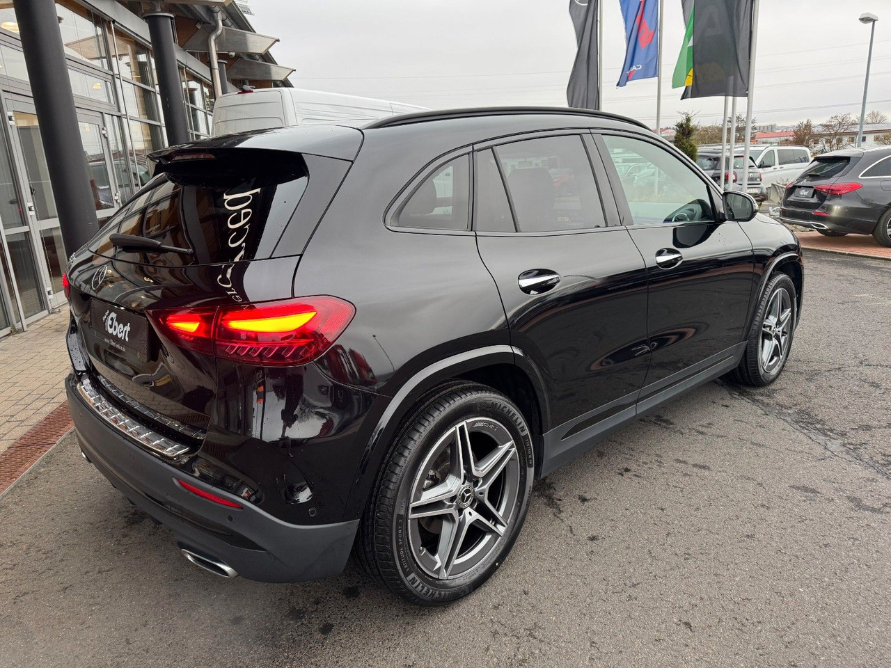 Mercedes-Benz GLA 200 AMG+Pano+Distr+Ambiente+Multibeam+ - SUV: hình 4 Mercedes-Benz GLA 200 AMG+Pano+Distr+Ambiente+Multibeam+ - SUV: hình 4