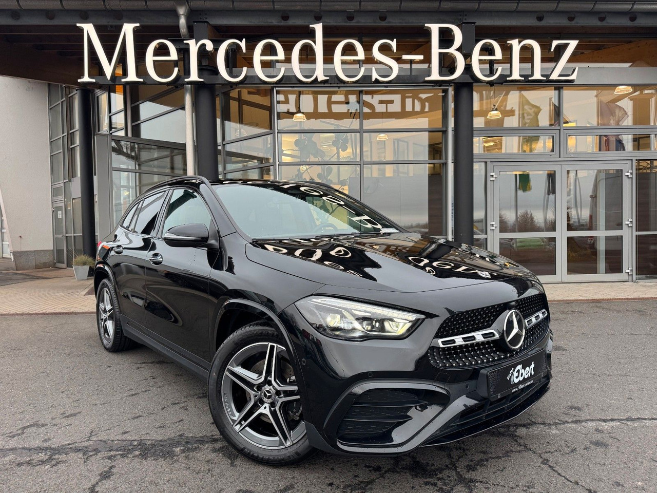 Mercedes-Benz GLA 200 AMG+Pano+Distr+Ambiente+Multibeam+ - SUV: hình 1 Mercedes-Benz GLA 200 AMG+Pano+Distr+Ambiente+Multibeam+ - SUV: hình 1