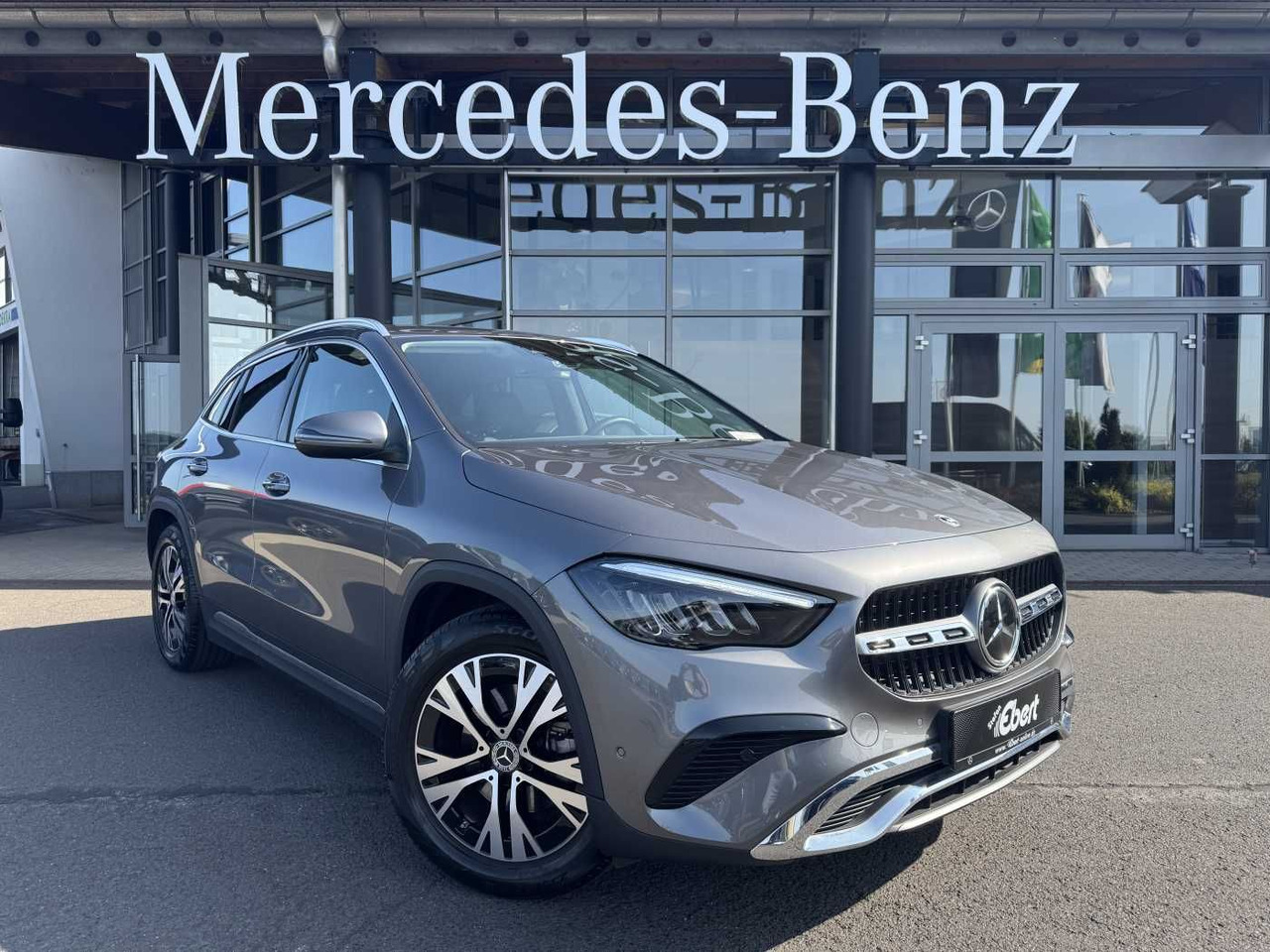 Mercedes-Benz GLA 200d 4M Progressive+Distr+Ambiente+Offroad - SUV: hình 1 Mercedes-Benz GLA 200d 4M Progressive+Distr+Ambiente+Offroad - SUV: hình 1