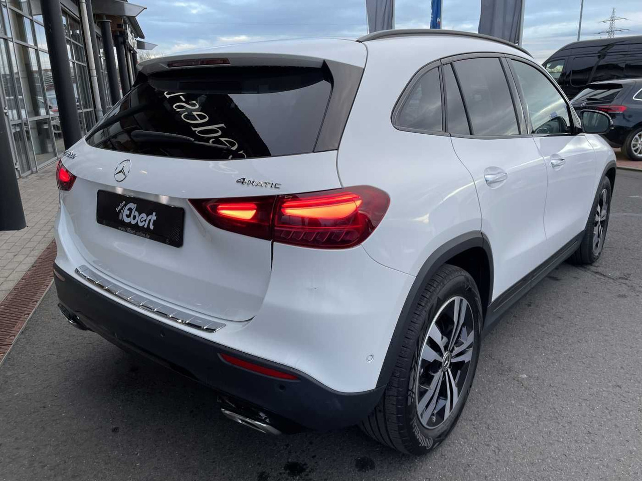 Mercedes-Benz GLA 220 4M Progressive+DistrPlus+MBUX+RFK - SUV: hình 4 Mercedes-Benz GLA 220 4M Progressive+DistrPlus+MBUX+RFK - SUV: hình 4
