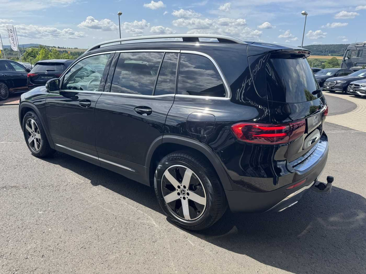 Mercedes-Benz GLB 180 Progressive+AHK+RKamera+LED+ IHC+DAB - SUV: hình 3 Mercedes-Benz GLB 180 Progressive+AHK+RKamera+LED+ IHC+DAB - SUV: hình 3