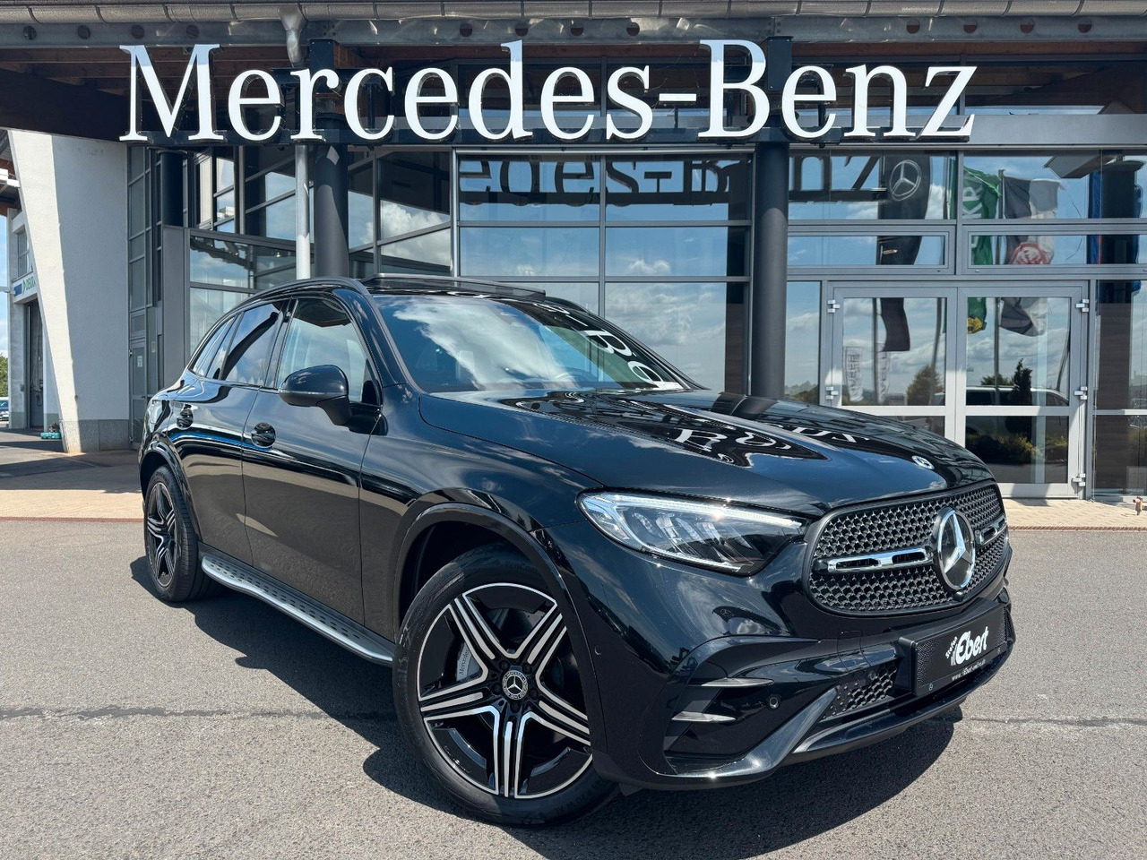Mercedes-Benz GLC 200 4M AMG+Pano+Memory+RFK+Night+TotW - SUV: hình 1 Mercedes-Benz GLC 200 4M AMG+Pano+Memory+RFK+Night+TotW - SUV: hình 1