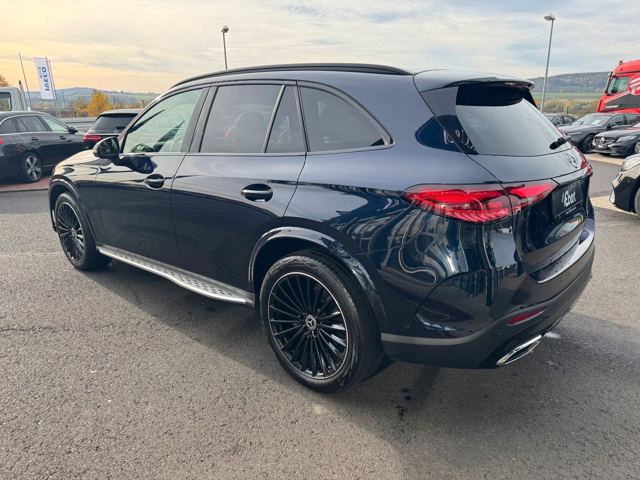Mercedes-Benz GLC 300 4M+AMG+Pano+Burm+360+Memory - SUV: hình 3 Mercedes-Benz GLC 300 4M+AMG+Pano+Burm+360+Memory - SUV: hình 3