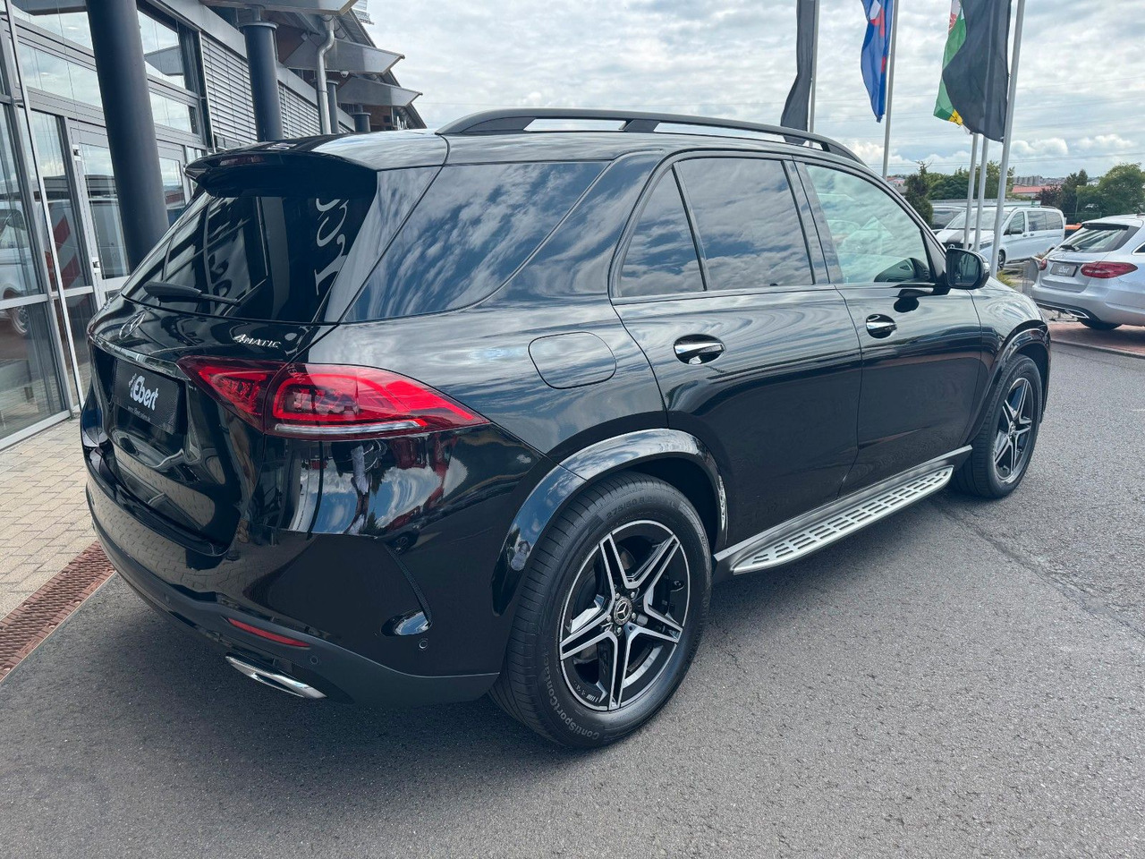 Mercedes-Benz GLE 350de 4M AMG+Pano+AHK+Burm+Distr++HUD+360+ - SUV: hình 4 Mercedes-Benz GLE 350de 4M AMG+Pano+AHK+Burm+Distr++HUD+360+ - SUV: hình 4