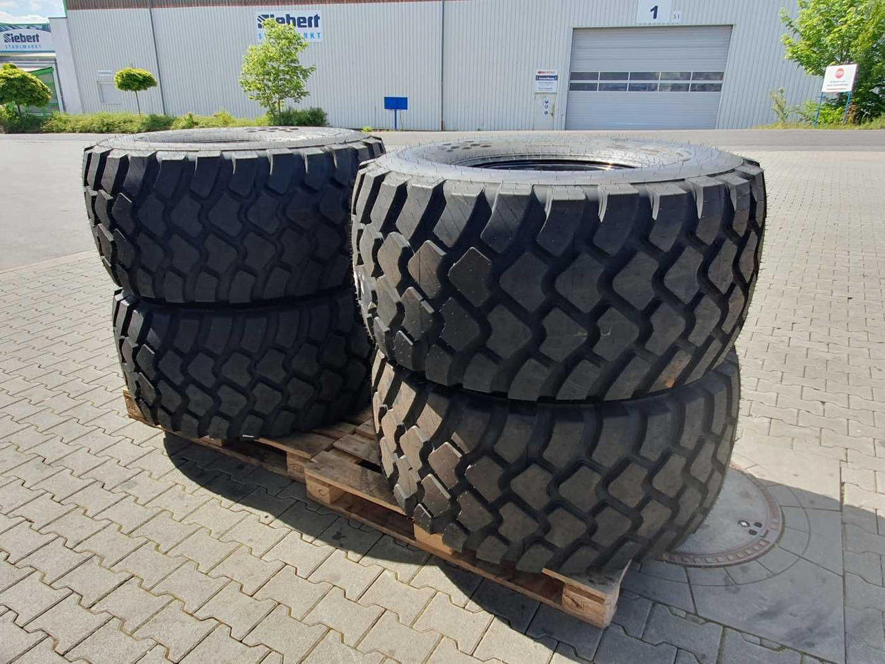 Mercedes-Benz Radlader Reifen mit Felge / NEU / lagernd - Bánh xe cho Máy móc nông nghiệp: hình 5 Mercedes-Benz Radlader Reifen mit Felge / NEU / lagernd - Bánh xe cho Máy móc nông nghiệp: hình 5