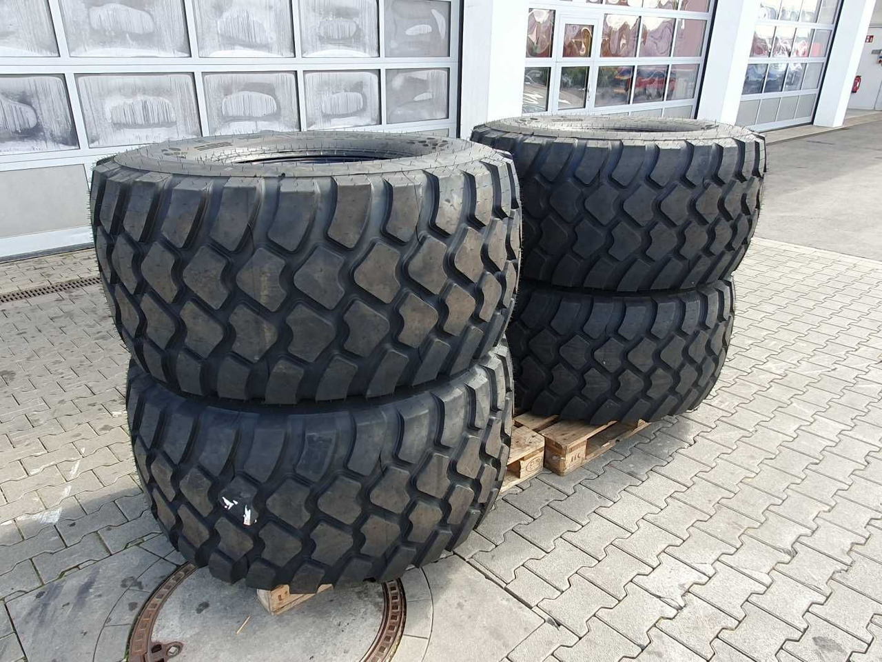 Mercedes-Benz Radlader Reifen mit Felge / NEU / lagernd - Bánh xe cho Máy móc nông nghiệp: hình 3 Mercedes-Benz Radlader Reifen mit Felge / NEU / lagernd - Bánh xe cho Máy móc nông nghiệp: hình 3