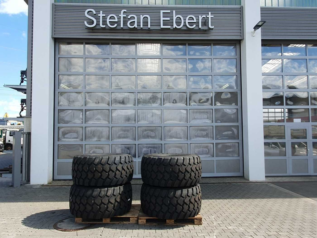 Mercedes-Benz Radlader Reifen mit Felge / NEU / lagernd - Bánh xe cho Máy móc nông nghiệp: hình 1 Mercedes-Benz Radlader Reifen mit Felge / NEU / lagernd - Bánh xe cho Máy móc nông nghiệp: hình 1