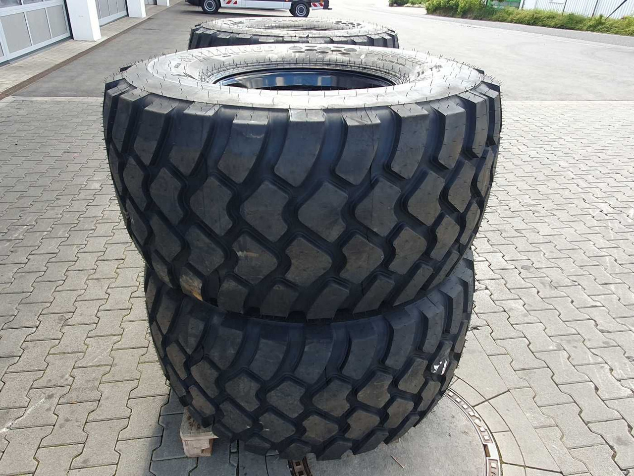 Mercedes-Benz Radlader Reifen mit Felge / NEU / lagernd - Bánh xe cho Máy móc nông nghiệp: hình 4 Mercedes-Benz Radlader Reifen mit Felge / NEU / lagernd - Bánh xe cho Máy móc nông nghiệp: hình 4