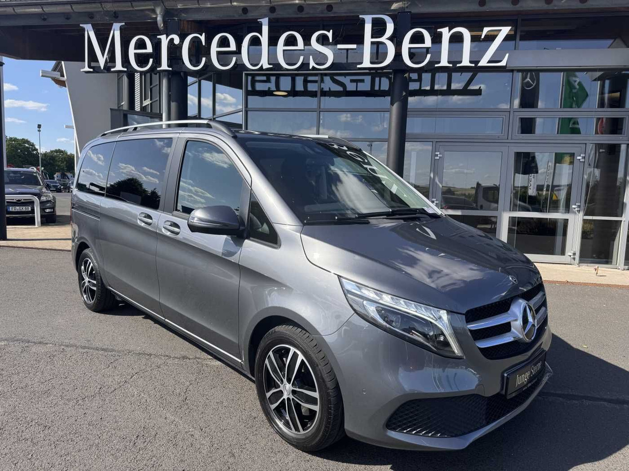 Mercedes-Benz V 220 d EDITION Liege-Paket AHK2,5 LED DAB MBUX - Xe van chở khách: hình 1 Mercedes-Benz V 220 d EDITION Liege-Paket AHK2,5 LED DAB MBUX - Xe van chở khách: hình 1