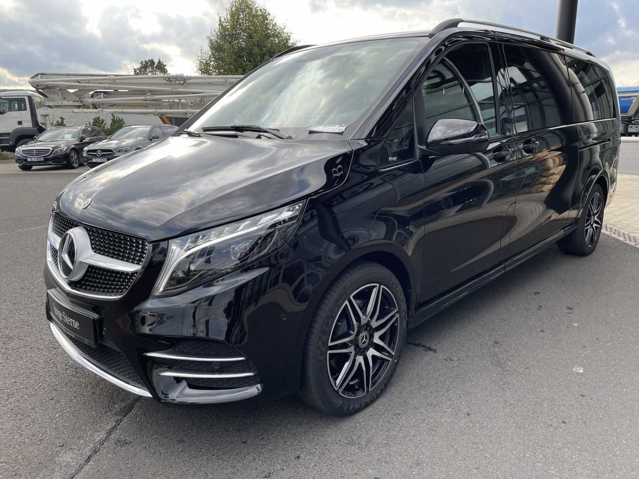 Mercedes-Benz V 300 d AVA 4MATIC AMG Kühlschrank AIRMATIC - Xe hơi: hình 2 Mercedes-Benz V 300 d AVA 4MATIC AMG Kühlschrank AIRMATIC - Xe hơi: hình 2