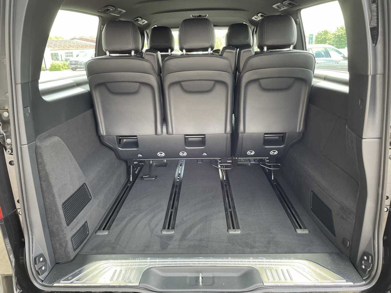 Mercedes-Benz V 300 d AVA 4MATIC AMG Kühlschrank AIRMATIC - Xe van chở khách: hình 5 Mercedes-Benz V 300 d AVA 4MATIC AMG Kühlschrank AIRMATIC - Xe van chở khách: hình 5