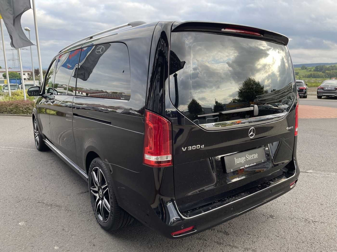Mercedes-Benz V 300 d AVA 4MATIC AMG Kühlschrank AIRMATIC - Xe van chở khách: hình 3 Mercedes-Benz V 300 d AVA 4MATIC AMG Kühlschrank AIRMATIC - Xe van chở khách: hình 3
