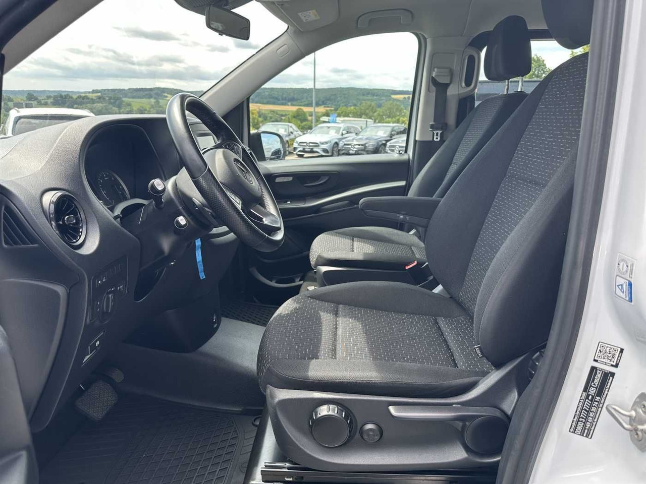 Xe van chở khách Mercedes-Benz Vito 114 CDI Tourer 9G Klima Audio40 Extralang: hình 11