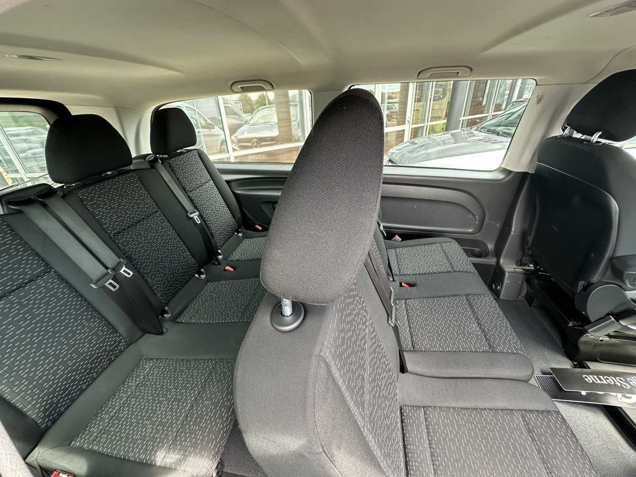 Xe van chở khách Mercedes-Benz Vito 114 CDI Tourer 9G Klima Audio40 Extralang: hình 9