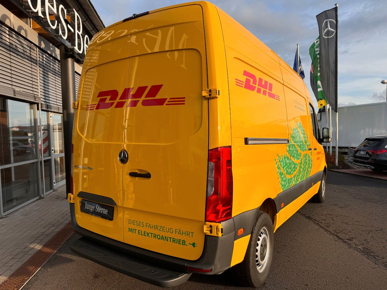 Mercedes-Benz eSprinter 312 DHL Regal KEP-Ausbau - Xe van chở hàng, Xe van điện: hình 4 Mercedes-Benz eSprinter 312 DHL Regal KEP-Ausbau - Xe van chở hàng, Xe van điện: hình 4