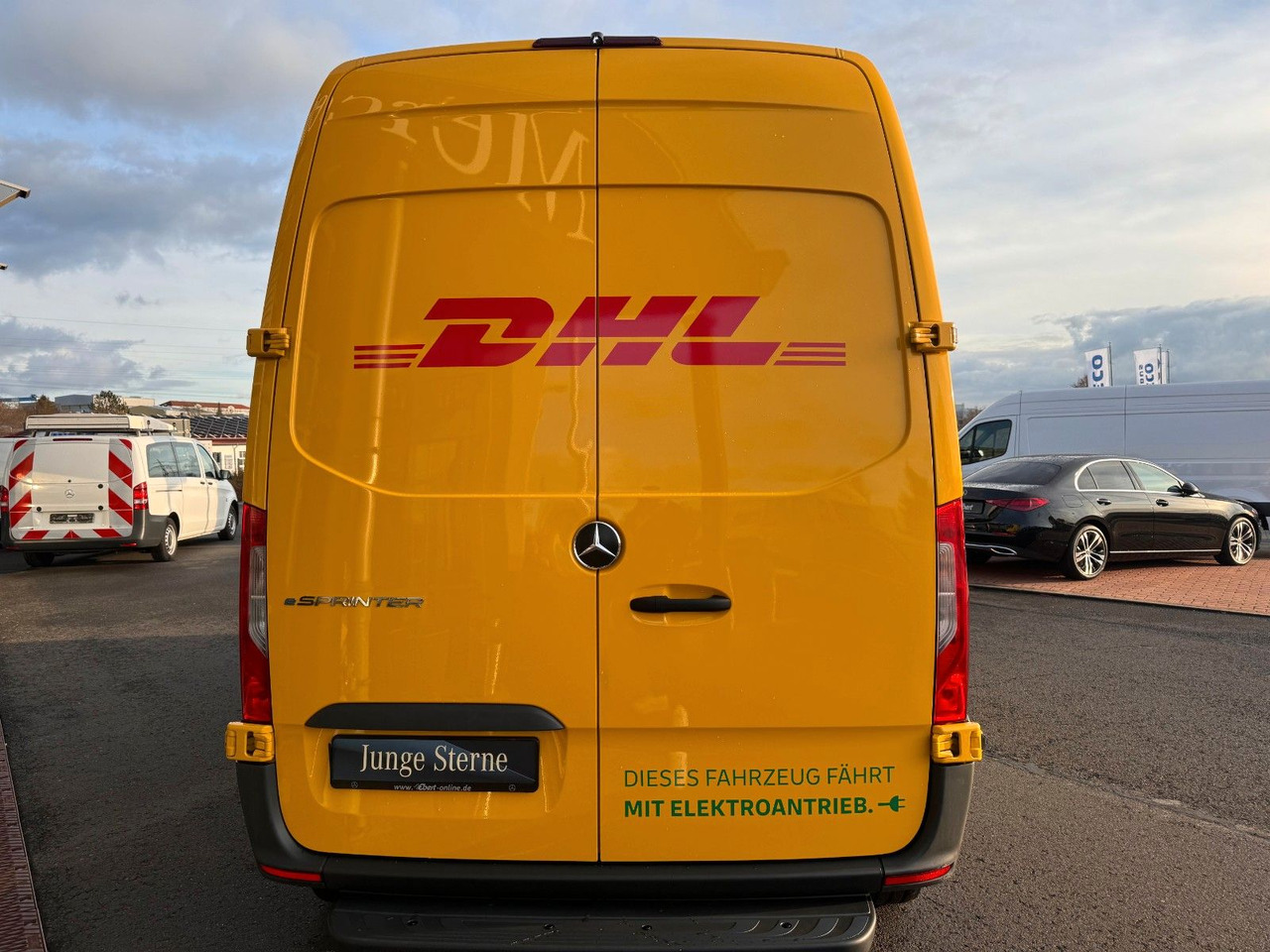 Mercedes-Benz eSprinter 312 DHL Regal KEP-Ausbau - Xe van chở hàng, Xe van điện: hình 5 Mercedes-Benz eSprinter 312 DHL Regal KEP-Ausbau - Xe van chở hàng, Xe van điện: hình 5