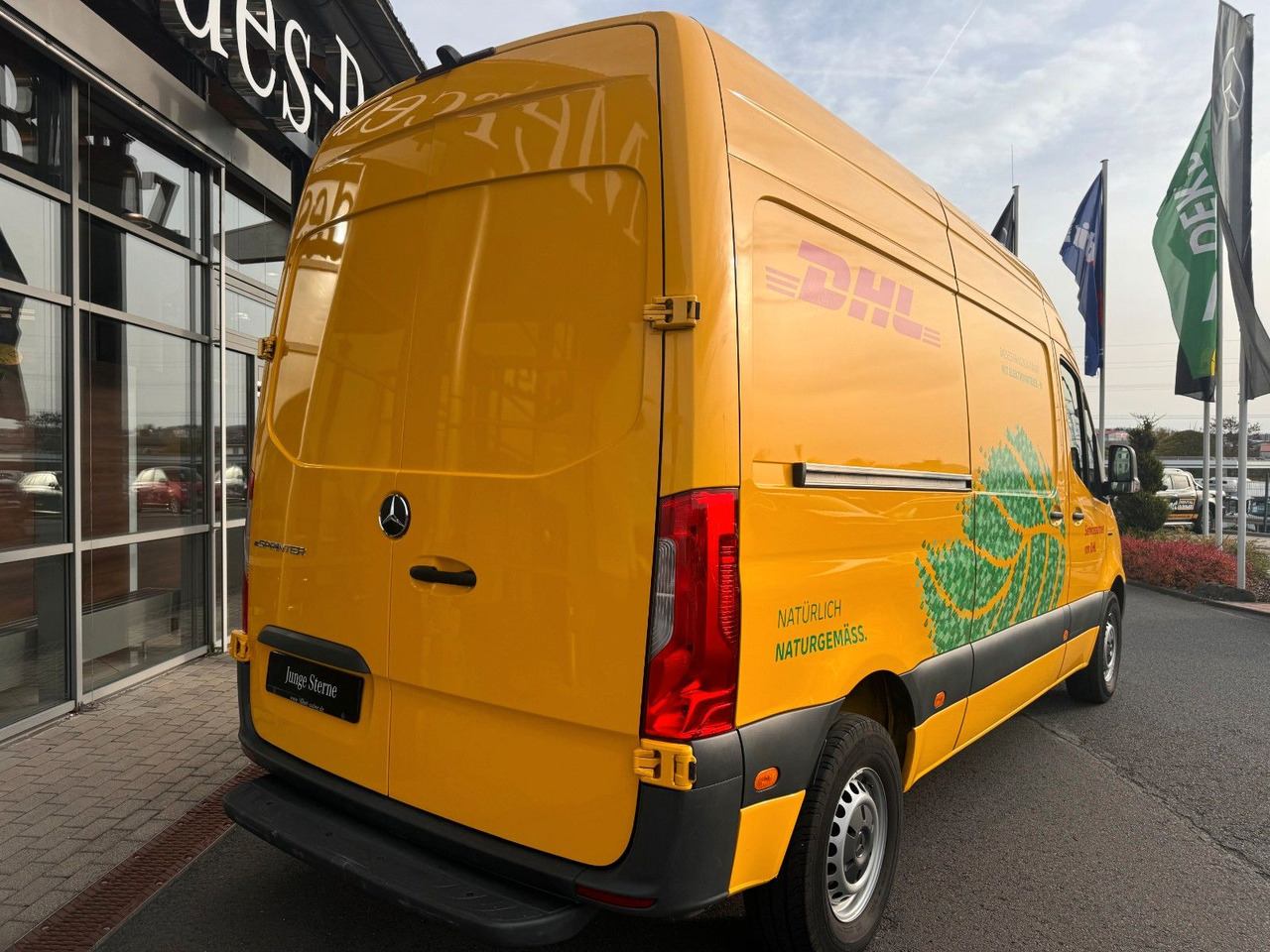 Mercedes-Benz eSprinter 312 DHL Regal KEP-Ausbau - Xe van chở hàng, Xe van điện: hình 4 Mercedes-Benz eSprinter 312 DHL Regal KEP-Ausbau - Xe van chở hàng, Xe van điện: hình 4
