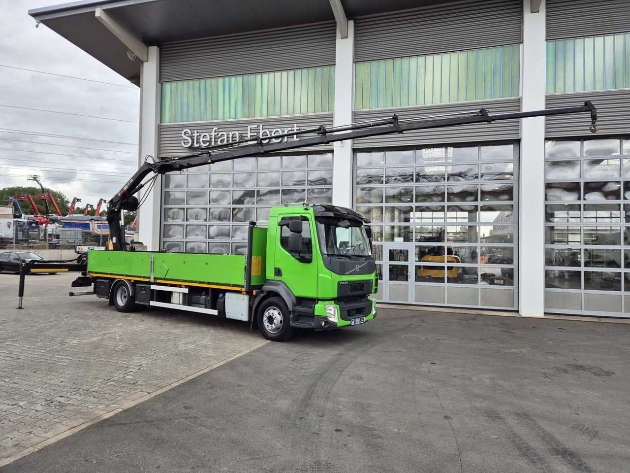Volvo FL 42 R Kran Hiab XS 088 Funk bis 14 m! Kamera - Xe tải thùng lửng/ Phẳng, Xe cẩu tự hành: hình 1 Volvo FL 42 R Kran Hiab XS 088 Funk bis 14 m! Kamera - Xe tải thùng lửng/ Phẳng, Xe cẩu tự hành: hình 1