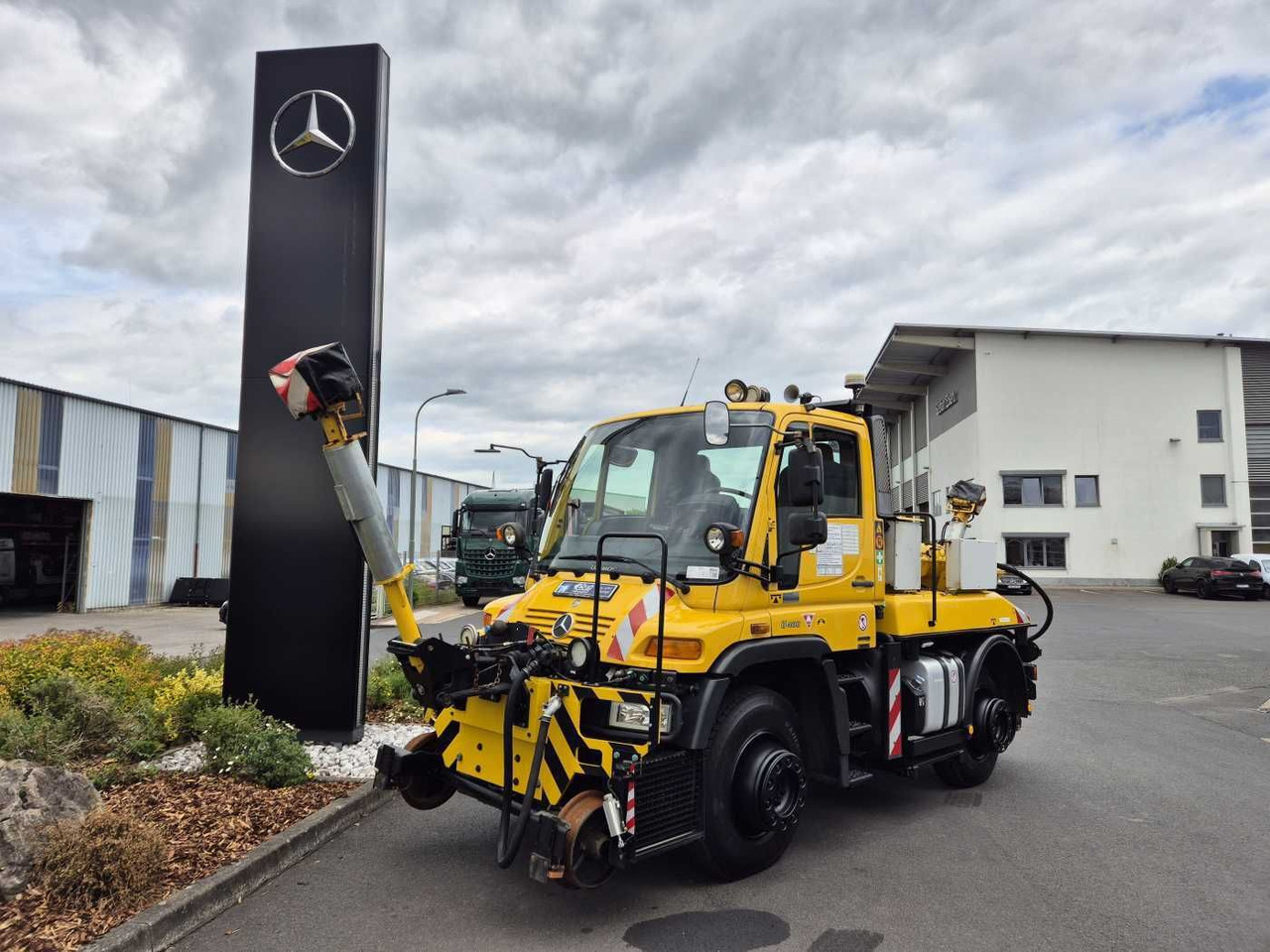 Mercedes-Benz Unimog U400 4x4 Zweiwege ZAGRO 800t/52 Achsen - Xe tải: hình 1 Mercedes-Benz Unimog U400 4x4 Zweiwege ZAGRO 800t/52 Achsen - Xe tải: hình 1
