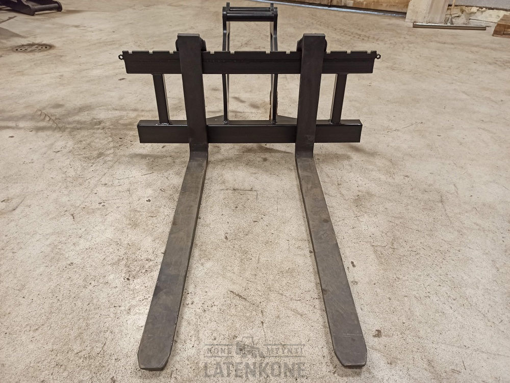 Laten Trukkipiikit 1500kg 1000mm/1000mm 2A S40 - Chĩa cho Máy móc xây dựng: hình 2 Laten Trukkipiikit 1500kg 1000mm/1000mm 2A S40 - Chĩa cho Máy móc xây dựng: hình 2