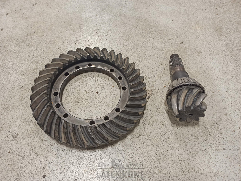 Volvo L70D Pinionakseli ja lautaspyörä / Drive gear - Truyền động cho Máy móc xây dựng: hình 1 Volvo L70D Pinionakseli ja lautaspyörä / Drive gear - Truyền động cho Máy móc xây dựng: hình 1
