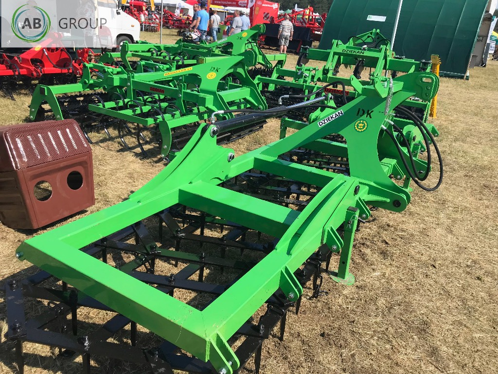 Dziekan hydraulic folding meadow harrow WUKA 5m 5C20H - Bừa xích: hình 4 Dziekan hydraulic folding meadow harrow WUKA 5m 5C20H - Bừa xích: hình 4